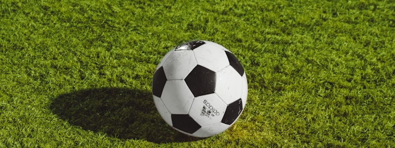 足球赛后战报图文详情页面，包含比赛关键数据